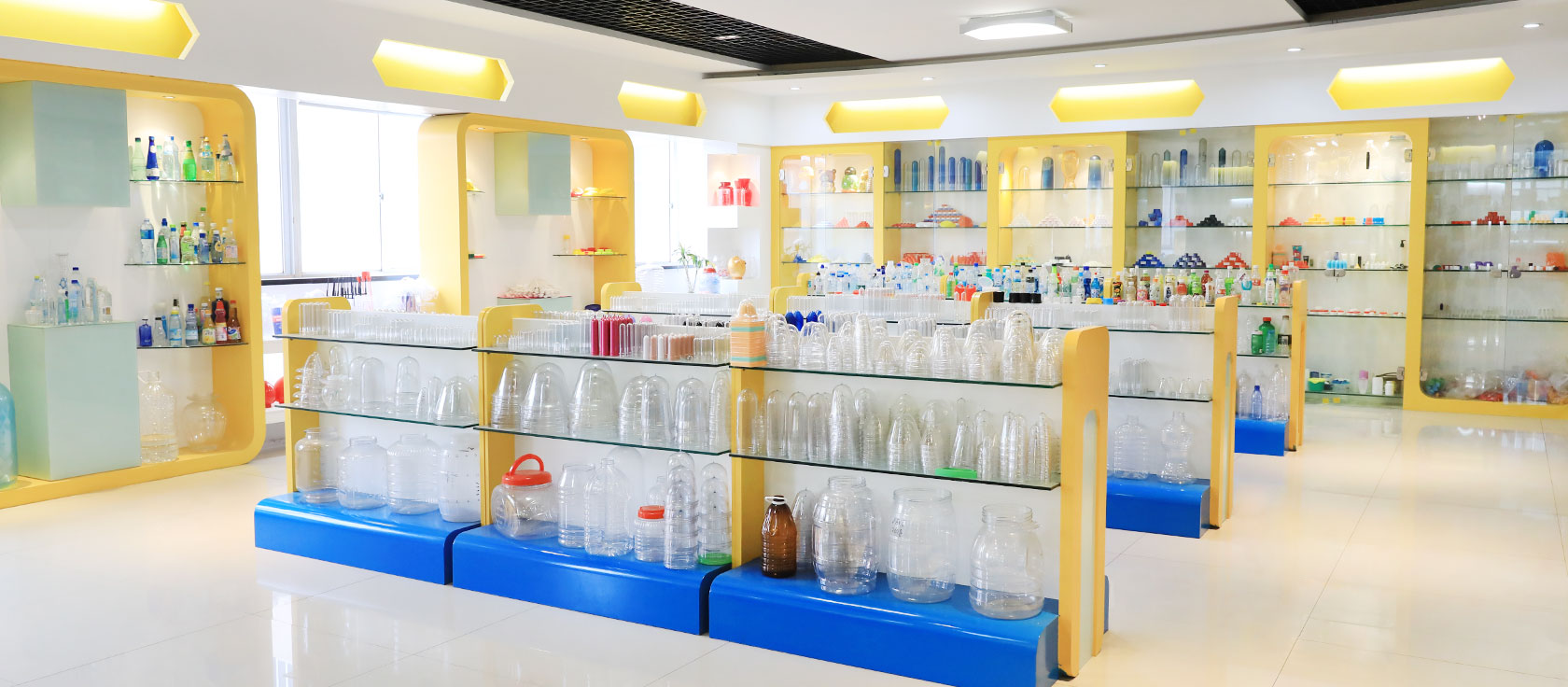 Hur många av dessa formsprutningsmaskiner har öppningsfel i formen?